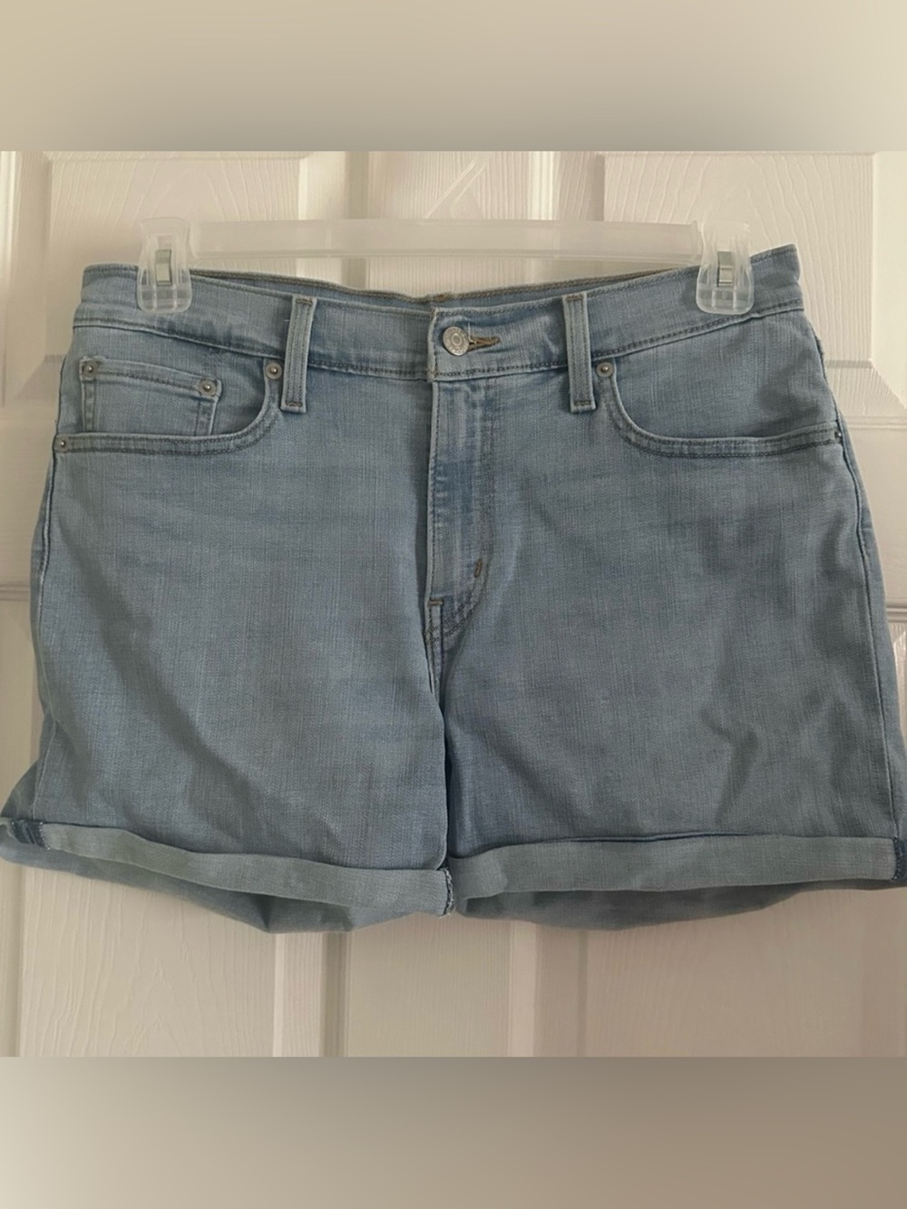LEVI’S Light Blue Denim Roll-Cuff Jean Shorts size 30(10-12)